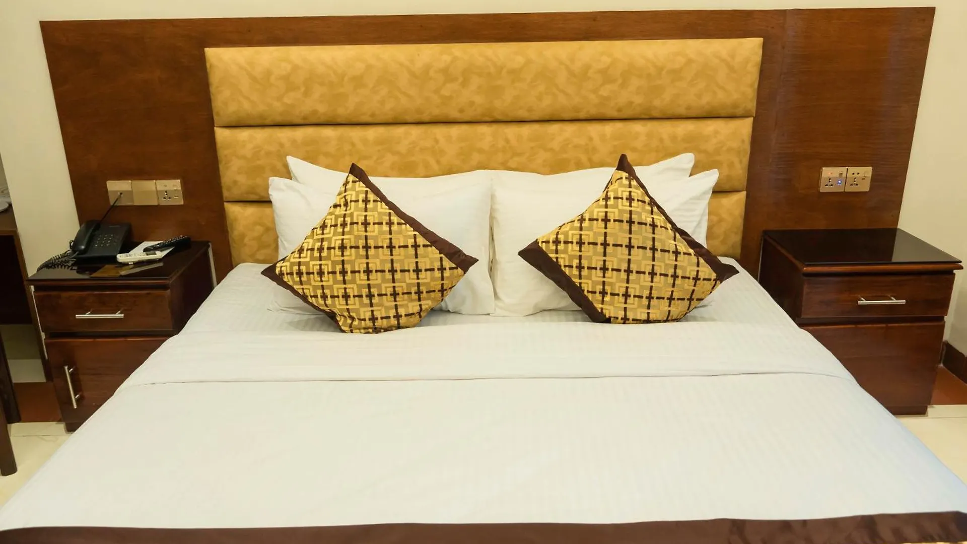 Central Inn & Spa Dhaka 3*,  Bangladesh